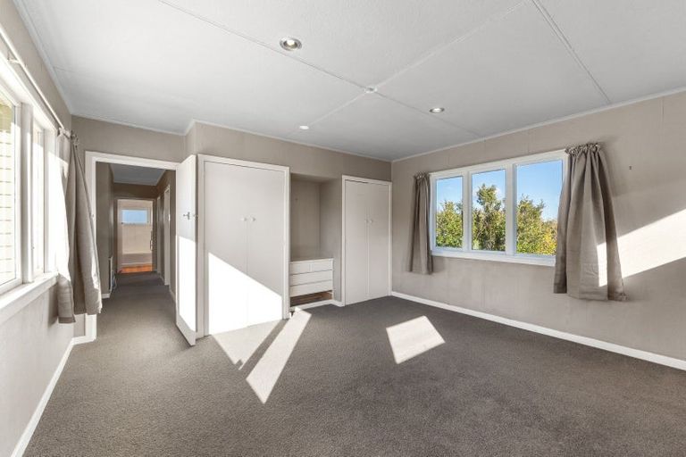 Photo of property in 15 York Crescent, Westown, New Plymouth, 4310
