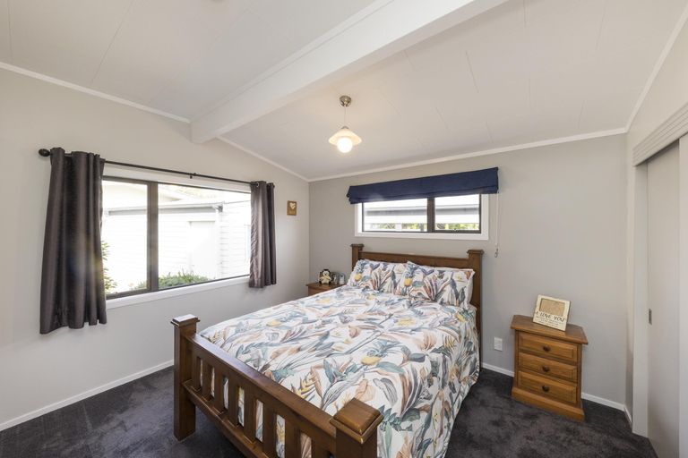 Photo of property in 6 Willowstream Grove, Cloverlea, Palmerston North, 4412