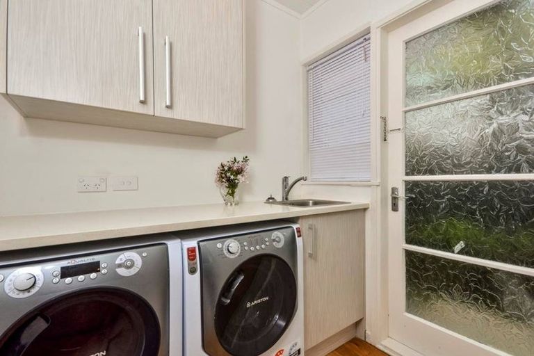 Photo of property in 1/36 Masterton Road, Rothesay Bay, Auckland, 0630