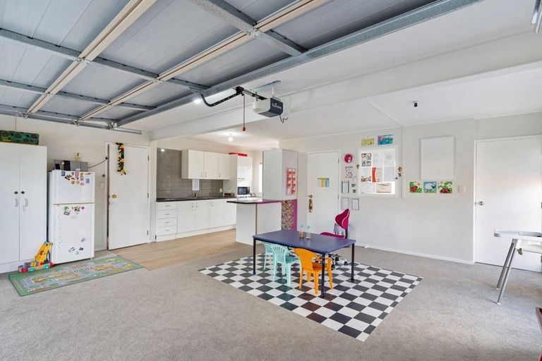 Photo of property in 2/30 Redoubt Road, Goodwood Heights, Auckland, 2105