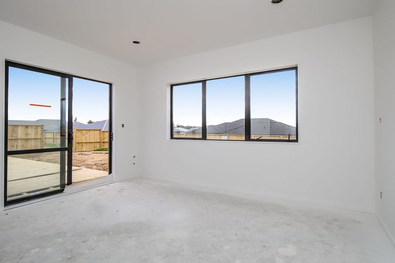 Photo of property in 25 Jelas Drive, Riverhead, 0820