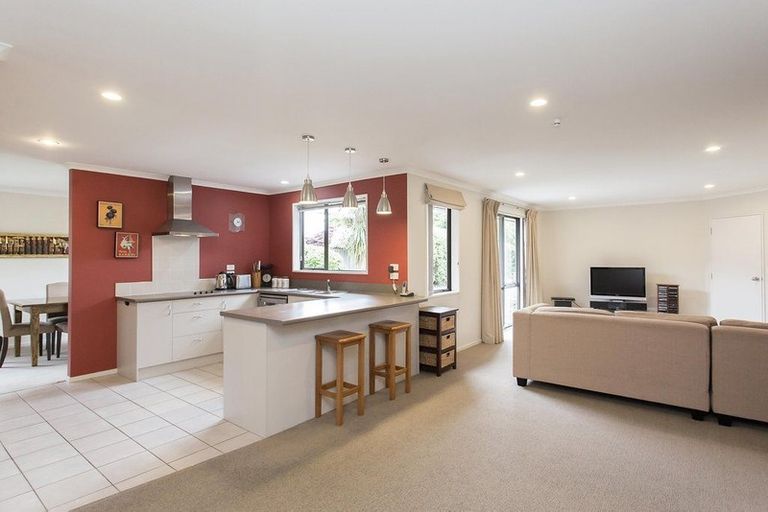 Photo of property in 11 Parkside Crescent, Northwood, Christchurch, 8051