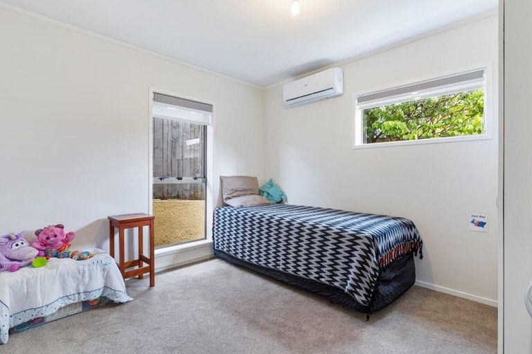 Photo of property in 2/30 Redoubt Road, Goodwood Heights, Auckland, 2105