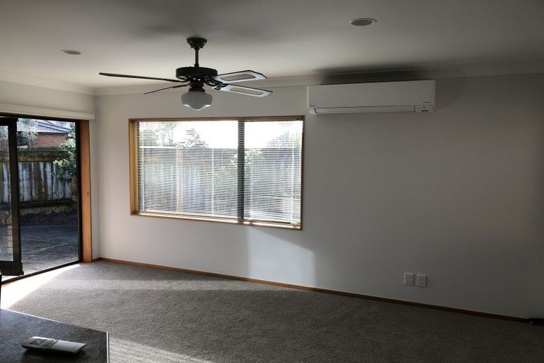 Photo of property in 18 Ruapehu Drive, Fitzherbert, Palmerston North, 4410