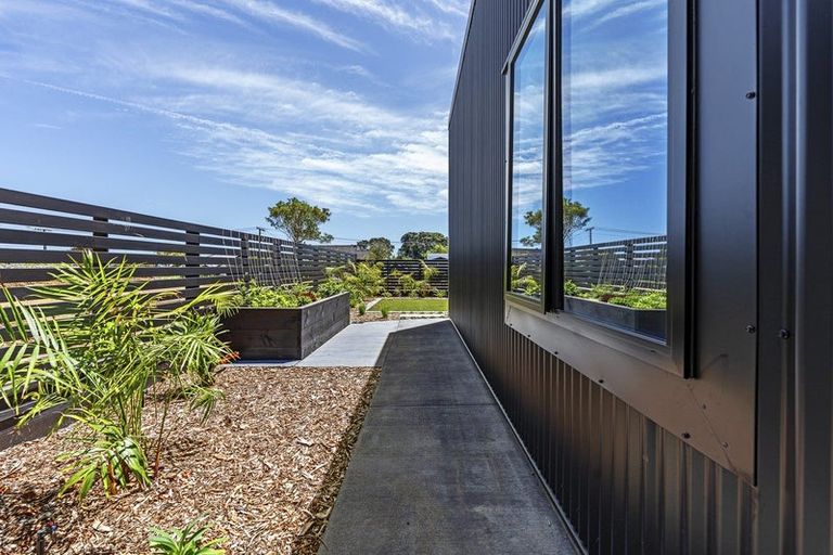 Photo of property in 16 Dartmoor Avenue, Westown, New Plymouth, 4310