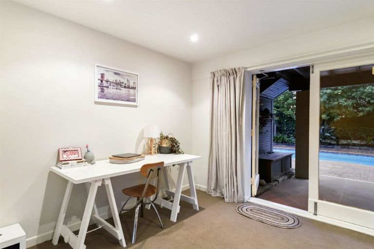 Photo of property in 24 Otakau Road, Milford, Auckland, 0620