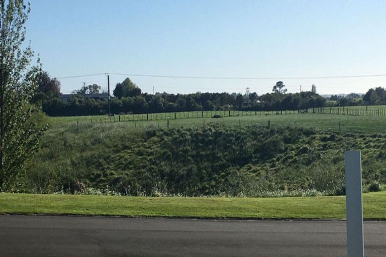 Photo of property in 30 Ballantyne Way, Aongatete, 3178
