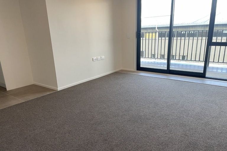 Photo of property in 104/28c Eileen Newey Place, Henderson, Auckland, 0612