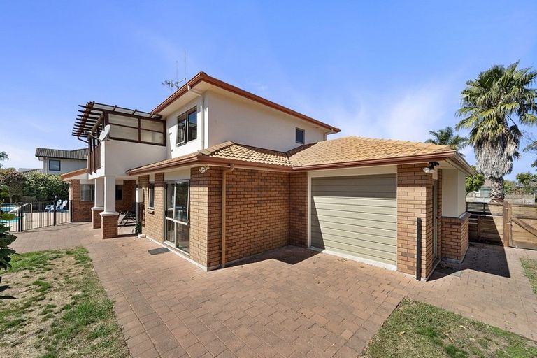 Photo of property in 18 Nielsen Gardens, Rototuna, Hamilton, 3210