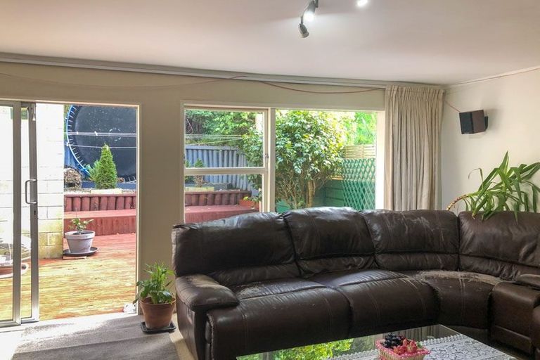Photo of property in 99 Churton Drive, Churton Park, Wellington, 6037
