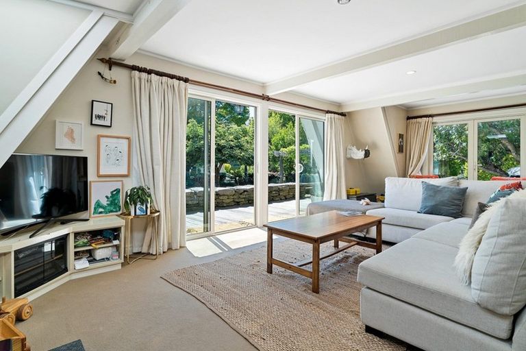 Photo of property in 6 Thomson Street, Arrowtown, 9302