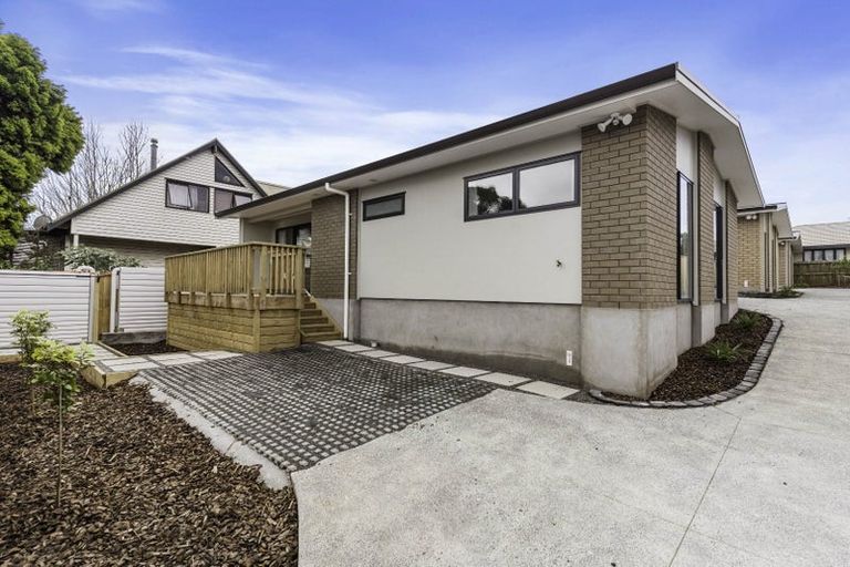 Photo of property in 41 Kingdale Road, Henderson, Auckland, 0610