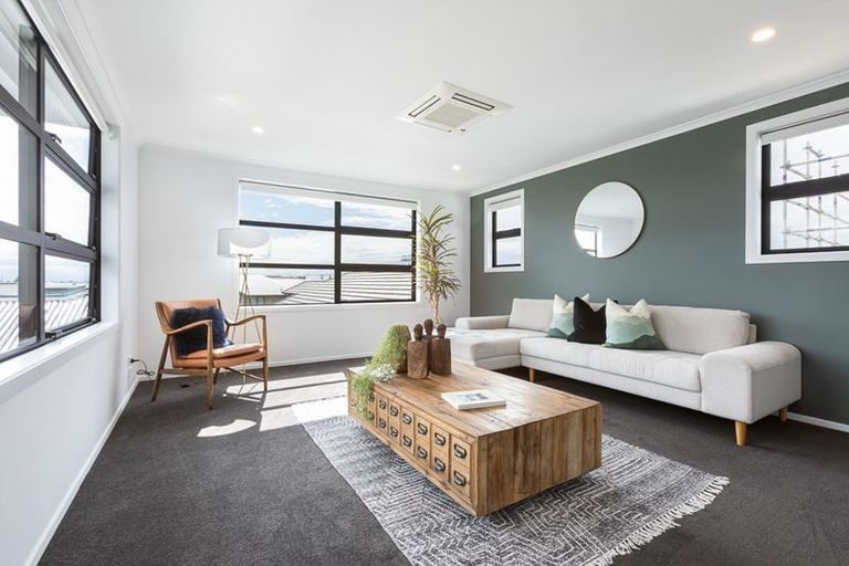 Photo of property in 24 Atutahi Lane, Papamoa, 3118