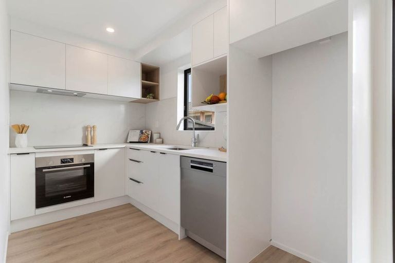 Photo of property in 15b Pipitea Place, Massey, Auckland, 0614