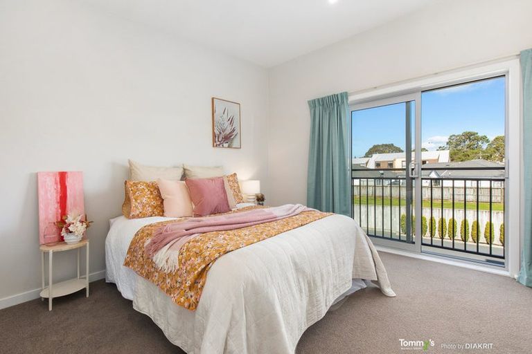 Photo of property in 2/32 Dr Taylor Terrace, Johnsonville, Wellington, 6037