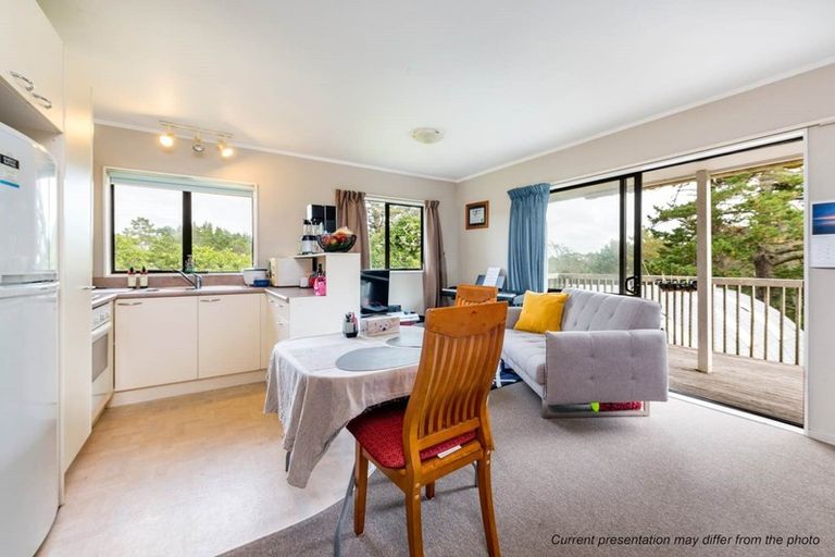 Photo of property in 1028 East Coast Road, Fairview Heights, Auckland, 0630
