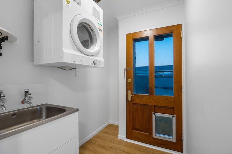 Photo of property in 2/110 Barbour Street, Waltham, Christchurch, 8011