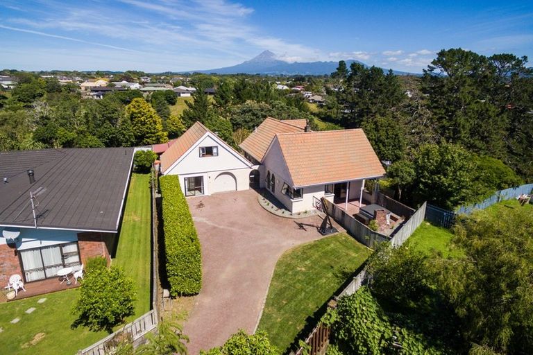 Photo of property in 288e Mangorei Road, Merrilands, New Plymouth, 4312