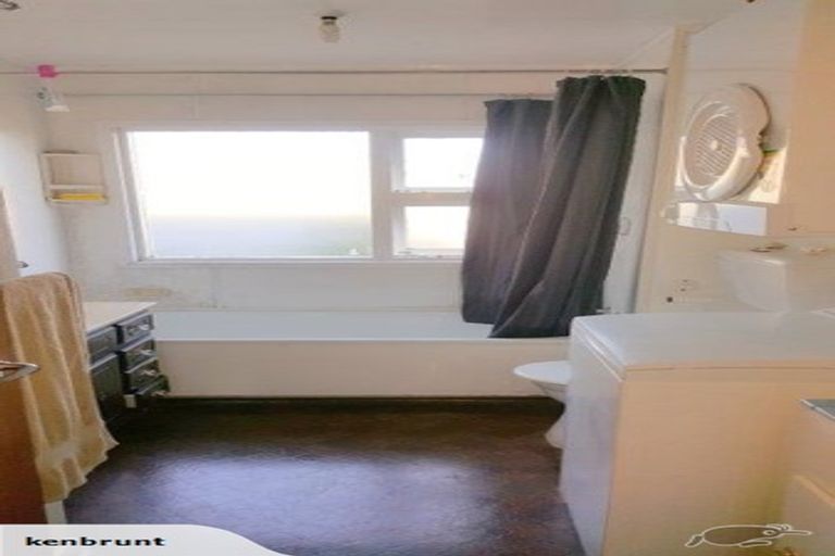 Photo of property in 3/4 Scarborough Terrace, Mount Victoria, Wellington, 6011