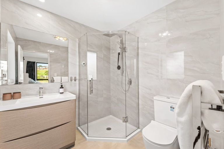 Photo of property in 14 Parkview Drive, Gulf Harbour, Whangaparaoa, 0930