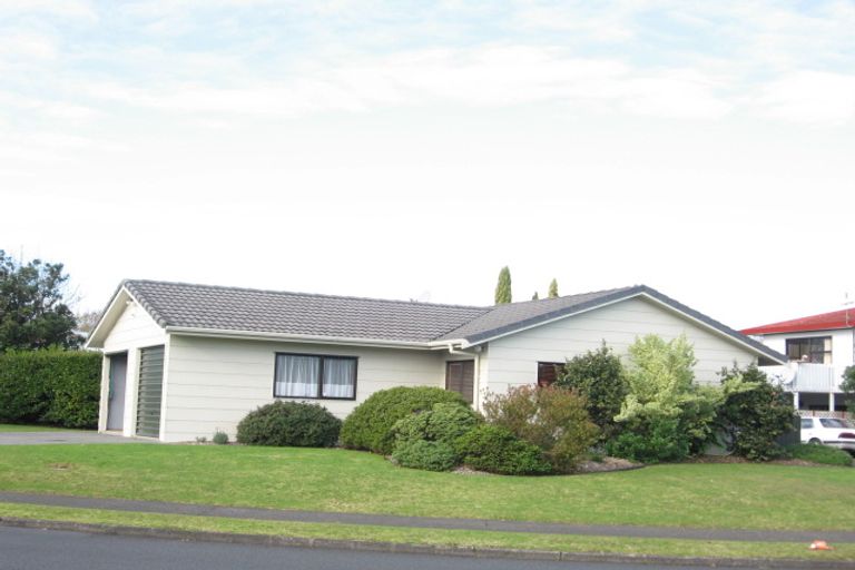 Photo of property in 4 Carnoustie Drive, Wattle Downs, Auckland, 2103