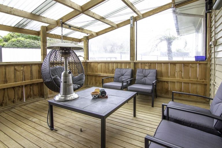 Photo of property in 2 Newcastle Street, Hokowhitu, Palmerston North, 4410