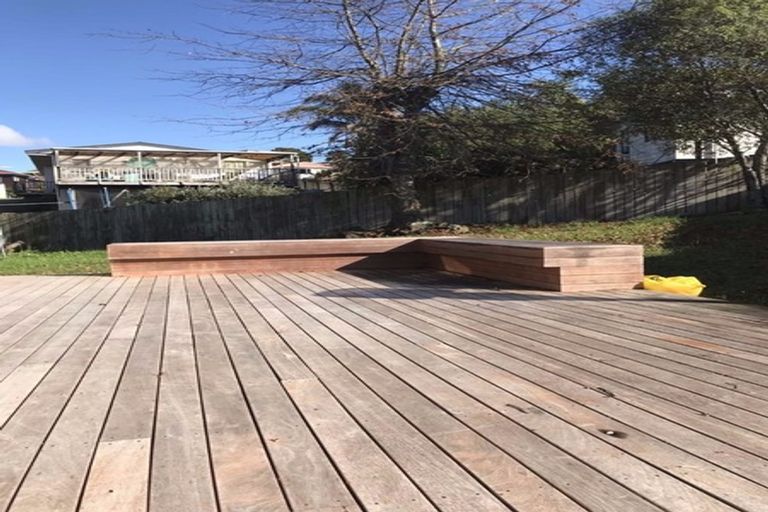 Photo of property in 12 Thalia Place, Totara Vale, Auckland, 0629