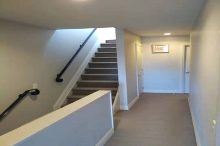 Photo of property in 28 Leneford Drive, East Tamaki, Auckland, 2013