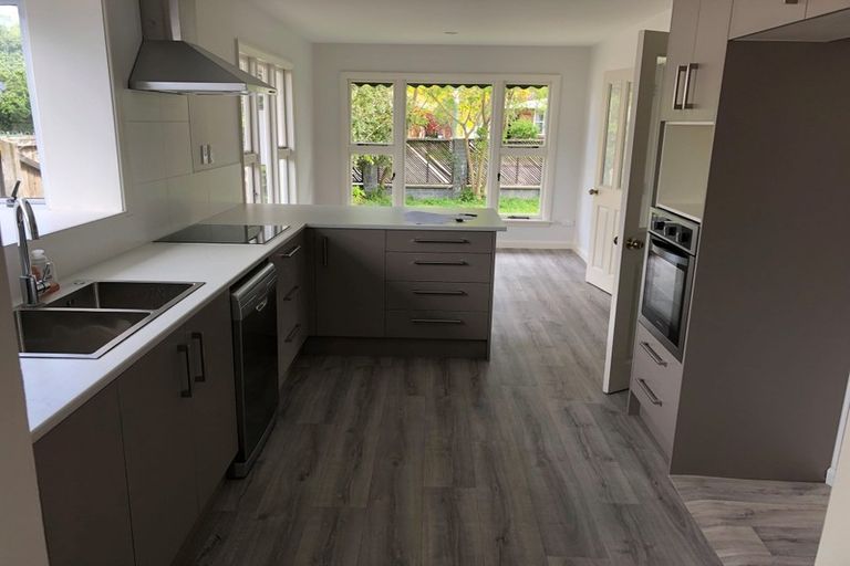 Photo of property in 27 Middlepark Road, Sockburn, Christchurch, 8042