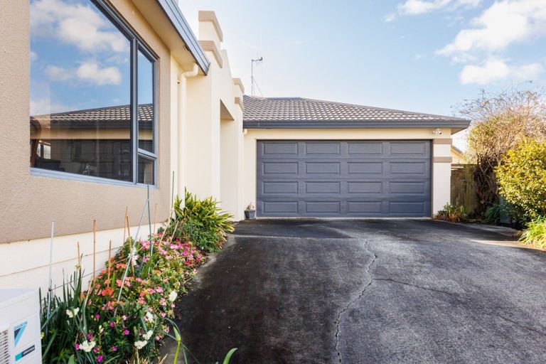 Photo of property in 6 Jordan Way, Kelvin Grove, Palmerston North, 4414