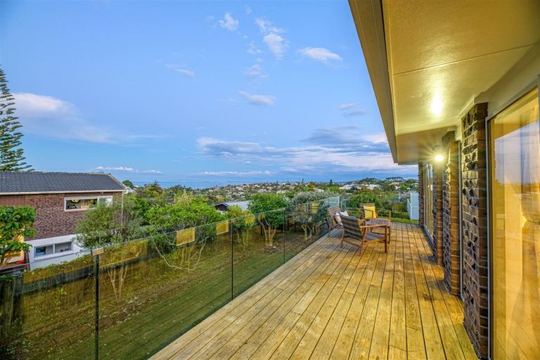 Photo of property in 5 Maxwelton Drive, Mairangi Bay, Auckland, 0630