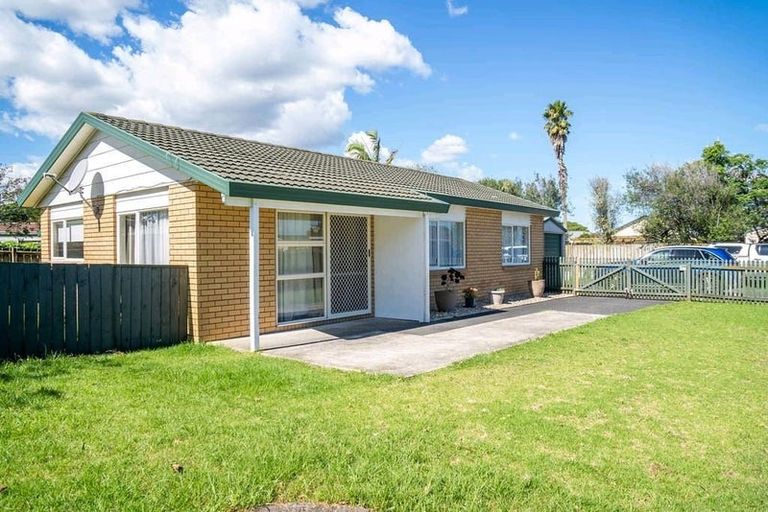 Photo of property in 11a Bill Phillip Place, Clendon Park, Auckland, 2103