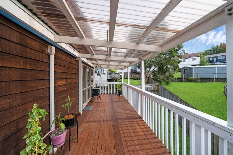 Photo of property in 2 Talmar Place, Massey, Auckland, 0614