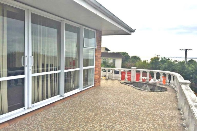Photo of property in 459 East Coast Road, Murrays Bay, Auckland, 0630