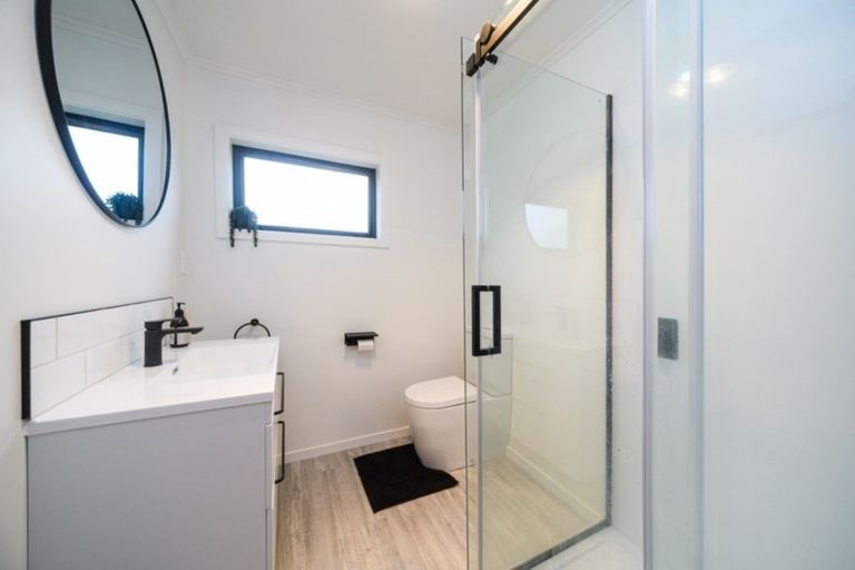 Photo of property in 15 Suzanne Grove, Kelvin Grove, Palmerston North, 4414