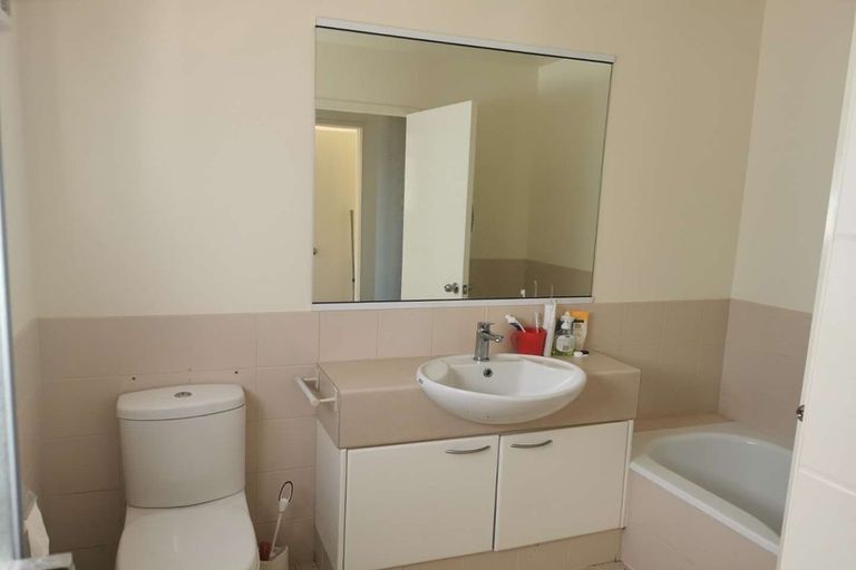 Photo of property in 1/10 Burford Place, Mellons Bay, Auckland, 2014