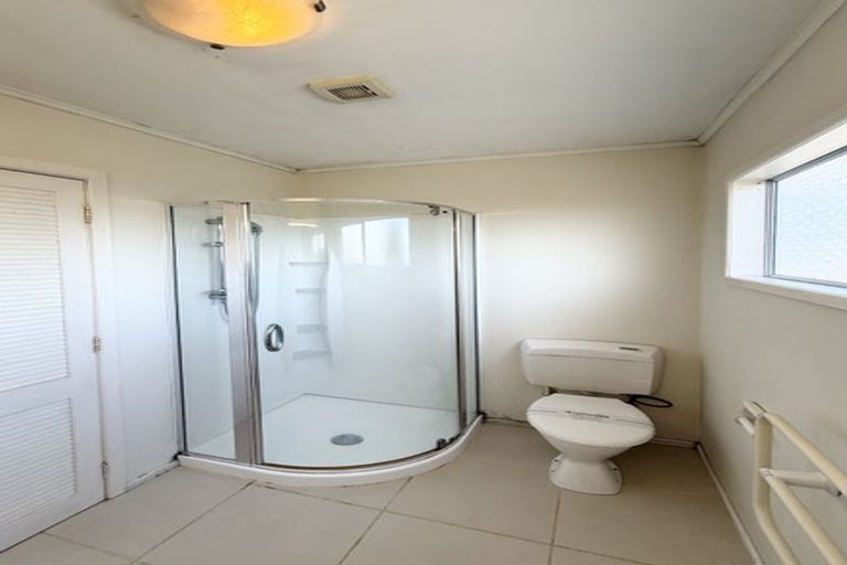 Photo of property in 1 Sunnynook Road, Forrest Hill, Auckland, 0620