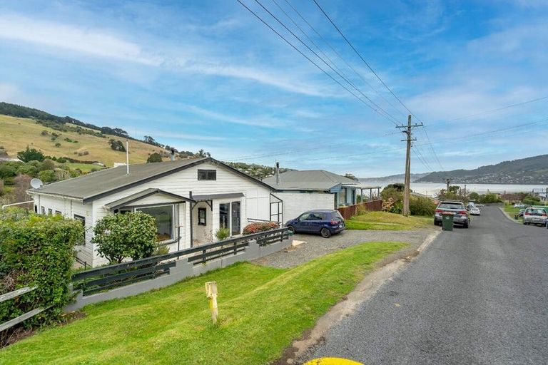 Photo of property in 12 Dickson Street, Macandrew Bay, Dunedin, 9014