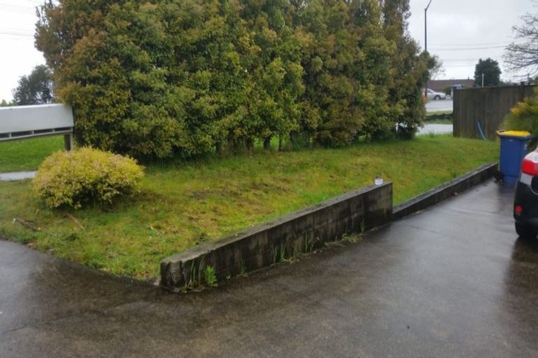 Photo of property in 1/940 East Coast Road, Northcross, Auckland, 0630