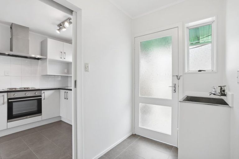 Photo of property in 2/11 Karaka Street, New Lynn, Auckland, 0600