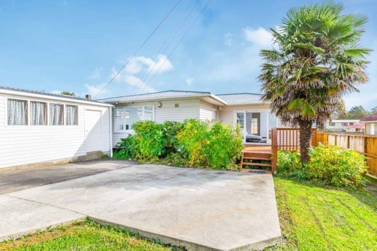 Photo of property in 190 Rathgar Road, Henderson, Auckland, 0610