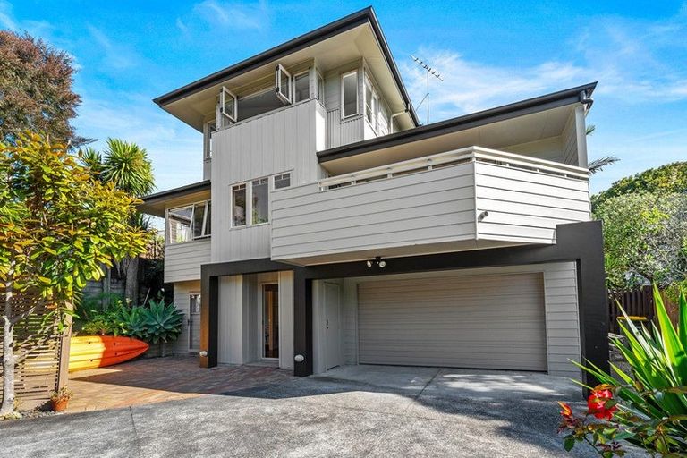 Photo of property in 2c Braemar Road, Rothesay Bay, Auckland, 0630
