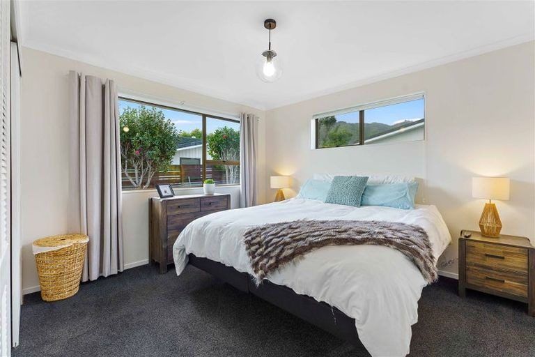 Photo of property in 34a Rewarewa Crescent, Waikanae, 5036