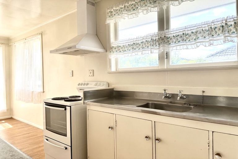 Photo of property in 1-3/18 Bristol Street, Trentham, Upper Hutt, 5018