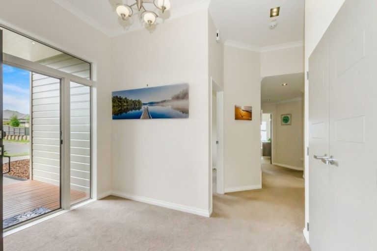 Photo of property in 7 Otupoa Way, Paraparaumu, 5032