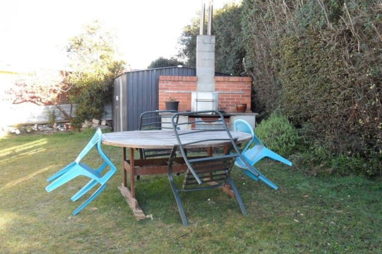 Photo of property in 10 Miro Street, Kaka Point, 9271