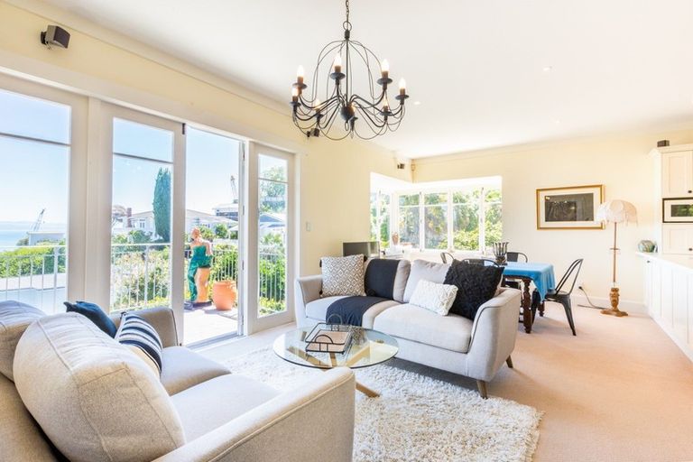 Photo of property in 30 Seapoint Road, Bluff Hill, Napier, 4110