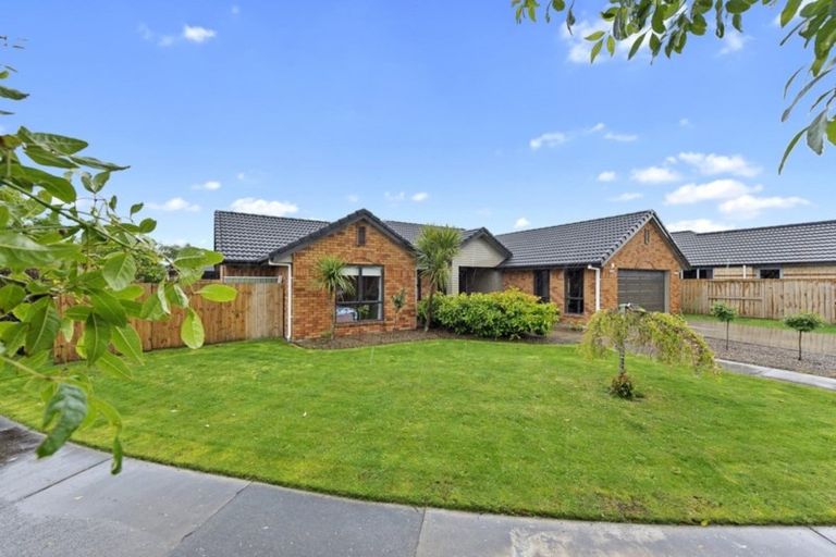 Photo of property in 6 Whitford Place, Rototuna North, Hamilton, 3210