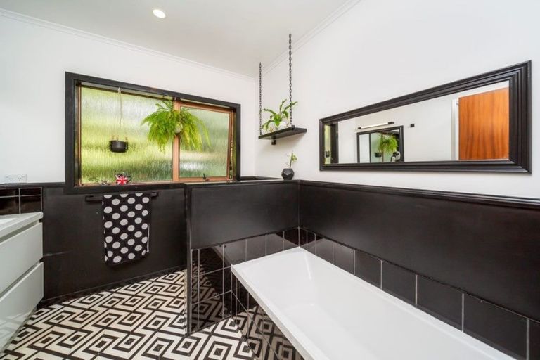 Photo of property in 5f Bromley Place, Westown, New Plymouth, 4310