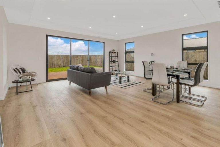 Photo of property in 10 Valour Drive, Rangiora, 7400